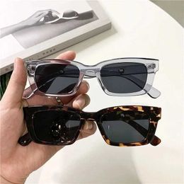 Sunglasses 2021 New Womens Rectangular Retro Sunglasses Brand Designer Retro Point Sunglasses Womens La Glasses Cat Eye Drive Glasses J240423