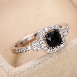 Bands Huitan Creative Black CZ Stone Wedding Rings for Women 2023 New Exquisite Female Fingerring Party Fancy Gift Statement Jewelry