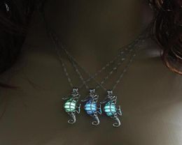 Luminous Animal Design Pendant Necklace Seahorse Cage Necklace with Clavicle Chain Creative Sea Horse Jewellery Dangle Choker Neckla4312968