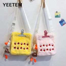 Shoulder Bags Boolar Plush Pink Yellow Iron Clip Female Bag Winter Pineapple Strawberry Soft Girl One-shoulder Messenger Cute