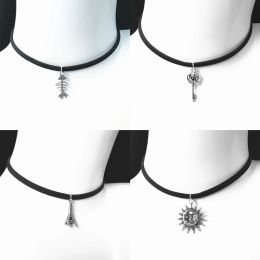 Necklaces 2023 Hot Torques Pure Black Velvet Ribbon Vintage Retro Pendant Necklace Maxi Statement Chokers Necklace For Women New Jewelry