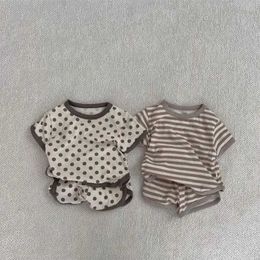 Clothing Sets 2023 Summer New Baby Short Sleeve Clothes Set Infant Dot Striped Tops + Shorts 2pcs Suit Toddler Boy Girl Home Outfits H240423