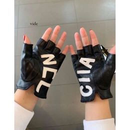 Classic Letter Designer Gloves Women Leather Gloves Winter Warm Sheepskin Mittens Touch Screen Black Sheepskin Gloves Size M L 8780