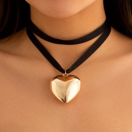 Necklaces Exaggerated Oversized Love Heart Pendant Short Choker Necklace for Women Multilayer Goth Black Velvet Clavicle Chain Wed Jewelry