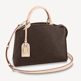 Designer Clutch Bag Grand Petit Palais Designer Overdimensionerad bokstav Blomma äkta kohud Läderväska handväska axelväska Tote Cross Body