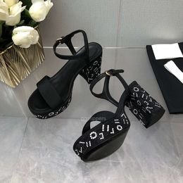 Chunky Block Platform Sandals Heel Diamond Decoration Buckle Open Toes Womens Designers Leather Outsole Evening Party Shoes Size 35-41 famous women sandals