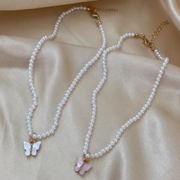 Necklaces Fashion Beaded Pearl Butterfly Necklace for Women Teens Vintage Pink White Acrylic Butterfly Clavicle Necklace Party Jewelry