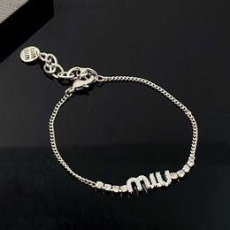 Bracelet Designer Mui Mui Bracelet Woman Luxury 925 Bracelet Miao Jiaman Diamond Letter Bracelet Elegant and Fashionable Design Sense Versatile Handwear Classic l