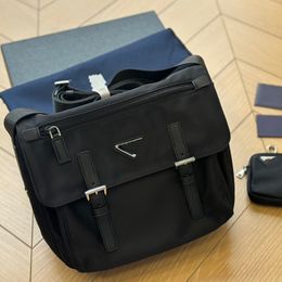 Projektanci męskie torby projektantów Portfy Portfel Kolejne Marka Nylon Messenger Whefelope Bag Masowe torebki pojedyncze ramię z trójkątem