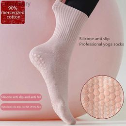 Men's Socks Cotton breathable mid calf yoga socks anti Alders sports socks Pilates socks training socks dance socks fitness socks solid files stripes yq240423