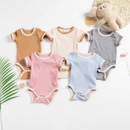 Rompers New Unisex Romper for Babies 0-2Y Short Sleeve Solid Color Splicing and Contrasting Colors Cute Triangle Crawling Suit H240423