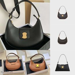 Luxurys Handbag Cases Underarm Shoulder Bags For Woman Mens Real Leather Crossbody Half Moon Tote Designer Bags Flower Fashion Clutch Satchel Travel Black Bag 6644