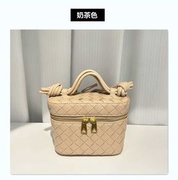 Tote Bag Genuine Leather Small Box Makeup Bag New Handmade Woven Versatile One Shoulder Bucket Square Box Bag Cowhide Womens Bag 8419