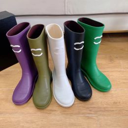 Brand de designer quadrado de ponta feminina botas de chuva grossa espessos espessos tornozelo sobre a bota de borracha feminina de bota de joelho boa são botas de chuva de qualidade verde sapatos pretos brilhantes