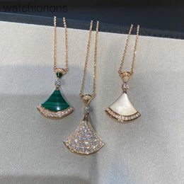 Fashion Luxury Blgarry Designer Necklace Vgold Fanshaped Small Skirt Necklace 18k Rose Gold White Fritillaria Malachite Red Jewelry with Logo and Gift Box