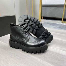 Designer Men Cow in pelle in pelle High Top Vintage intaggi intagliato barocco scarpe da lavoro stivali da lavoro per la moda dell'esercito occidentale Stivali deserti della caviglia militare occidentale, 38-45