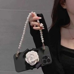 Cell Phone Bumpers For iPhone 13 Pro Max 13 Graceful Flower With Pearl Bracelet Phone Case for iphone 14 Pro 12 Mini 11Promax X XS max XR 7 8 Plus Y240423