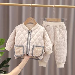 Sets 04 Jahre alte Herbst- und Winterbabykleidung Mädchen Baumwollkleidung Jungen Strickjacke Dicke Mantel zweistufig Kinder warmer Ausflugsmantel