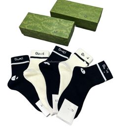 2024 Designer 5 Pairs Womens Mens Winter Thermal Socks Warm Soft Wool Thick Nordic Sock Retro Comfortable Male Socken