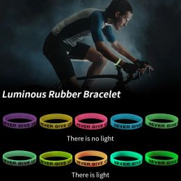 Strands 1PCS Never Give Up Luminous Rubber Bracelet Sport Cuff Bangle Gifts For Men Women Fashion Jewellery