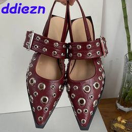 Big Size Luxury Footwear Red Women Flats Shoes Fashion Metal Buckle Female Casual Slingback Hollow Ladies Sandals Shoes Mules 240411