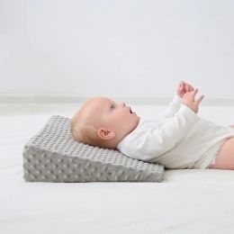 Pillow Baby Antispitting Milk Pillow 3D Velvet Comfortable Sleep Portable Triangular Slope Feeding for Newborns Accessories
