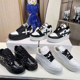 Designer Xu Lus High Version Cross Clover Black and White Resignation Skateboarding Shoes with Contrast Sports and Leisure White