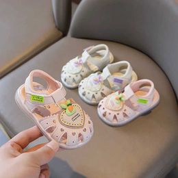 First Walkers Girls Bag Sandals 2023 Summer New Childrens Love Breathable Sandals Prewalker Childrens Cartoon Beach Shoes Newborn Baby Girl Y240423