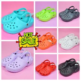 2024 crock crocse Luxury famous designer for toddler sandals women Kids men charms woman slides buckle Triple Black Pink White slippers