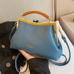 Evening Bags 2024 Winter Famouse Brand Handbag With Mental Handle Designer Pleated Shell Bag For Women Clutch Purses Crossbody Long Belt