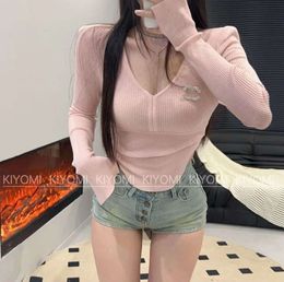 High-quality Luxury Version Of Spring New Brooch Shoulder Pads Early Autumn New Small Fragrance Sweater Top Thin Slim Sexy Short Sweater Fashion Clothing 43636