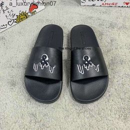 2023 Slippers Open Shoes Flat Luxury Designer Sliders Mens Womens Summer Sandals Beach Slide Ladies Flip Flops Loafers Black CSLW