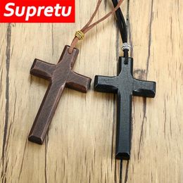 Pendant Necklaces Retro Handmade Wooden Cross Necklace Men Charm Black/ Coffee Sweater Chain Christianity Amulet Unisex Jewelry Gift