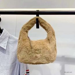 Miui Matelasse Bowling Arcadie Lolita Bag Womens Man Crossbody Designer Baga Wander Luxury Tote Handbags Half Moon Travel The Tote Bag F 9416