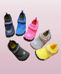 Aqua Shoes For Kids Quick Dry Beach Barefoot Shoes Boys Girls Swimming Camping Wading Sandals Five Fingers Shoes Y07147815161