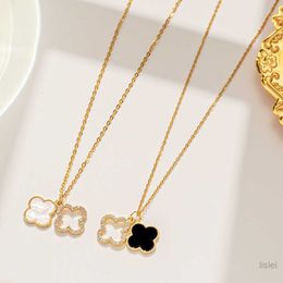 Nowe klasyczne naszyjniki z wisiorkiem mody dla kobiet elegancka 4/cztery liść koniczyka Naszyjnik Medukta wysokiej jakości łańcuchy Choker Projektant biżuterii 18k plastowane złote dziewczyny prezent