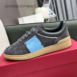 Studri di tavolo Champagne Low Wallentino ALLING ALL'ALCING GOLD SNEAKER SIVET SCARPE ALL'ALCERAZIONE DESIGNER Coppie Top White Casual Cowfide Coloted LQ3U