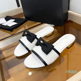 2024 Designer Women Leather Sandals Platform Shoes Low Heel Buckle Sandals Slipper Ankle Strap Shoes