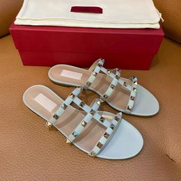 Desinger Sandals Women Flat Beach Rivets Slipper Luxury V Brand Peep Toe Sexy Nude Black Red White Gold Silver Blue Matte Summer Women's Sandal with Red Dust Bag 34-44