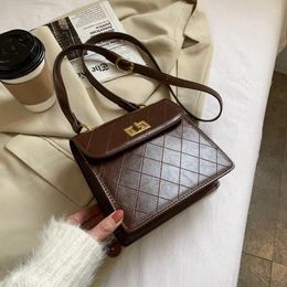 Shoulder Bags Womens Handbags Autumn And Winter Versatile Atmosphere Small Square 2024 Fashion Messenger Bag Women's Red Commuter Purses