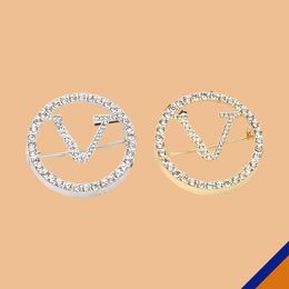 Brooche Pin Lapel Designer V Luxury Jewelery Bijoux Accessory Diamond Round Encrusted 18k Gold Alphabet Classic New Fashion High Quality Women Men Free Shipping