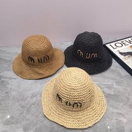 Wide Brim Hats Designer Knit Bucket Flats Caps For Women Beach Knitted Cap Womens Fisherman Summer Brooch Suit Bag Mens