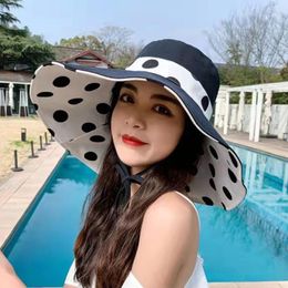 Berets Wide Brim Women Sun Visor Hat Elegant Bucket Hats Brimmed Fisherman Anti-Uv Travel Polka Dot Summer