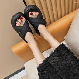 Slippers Without Heels Number 35 Bath Sandals Indoor Shoes Women's White Sneakers 2024 Sports Casuals Saoatenis Tennes