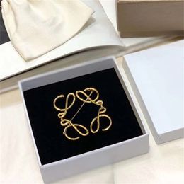 Simple Letter Pins Brooch Luxury Designer Jewelry For Women Gold Broochs Mens Casual Clothing Suit Pin Brooches