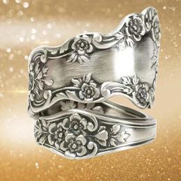 Wedding Rings Luxury Retro Ladies Dark Flowers Blooming Engagement Ring.