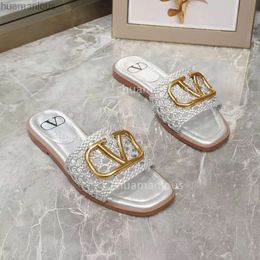 Flops Crystal Flat Vlogoo High-quality Lady Valent Stud Slippers Leather Sandal Bottomed Flip Designer Shipped From Slipper One-to-one 2024 1 84Y9