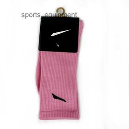 Mens socks Wholesale Sell All-match Classic black white Women Men Breathable Cotton mixing Football basketball Sports Ankle sock 54M1