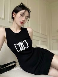 Bayan Elbise Tasarımcı Elbise Moda Patlayıcı Tasarımcı Marka Kadınların Üst Elbise Örme Pamuklu Kolsuz Seksi Elbise Elastik Sıkı Mini Etek Asya Boyutu S-XL