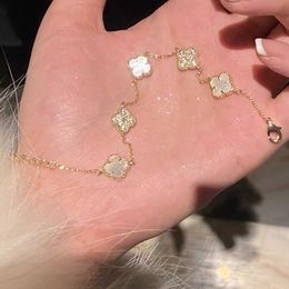 Popular surprise small gifts and jewelry for giftsPink four leaf clover bracelet with inlay of fresh cute light with common vnain
